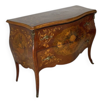 An elegant Louis XV–style bombe commode/chest of drawers, 1900s.