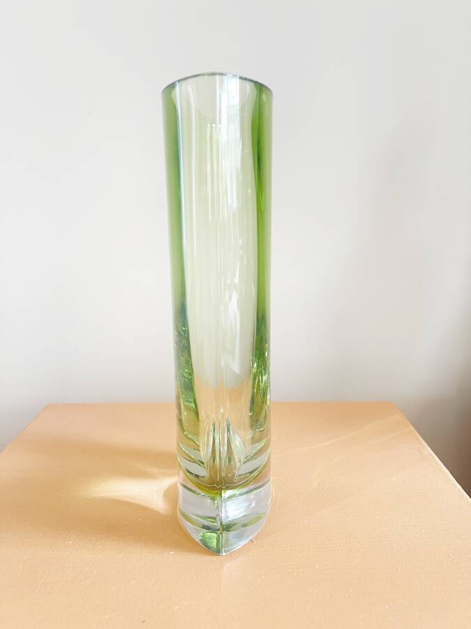 Hand-blown glass vase in apple green – circa 1980