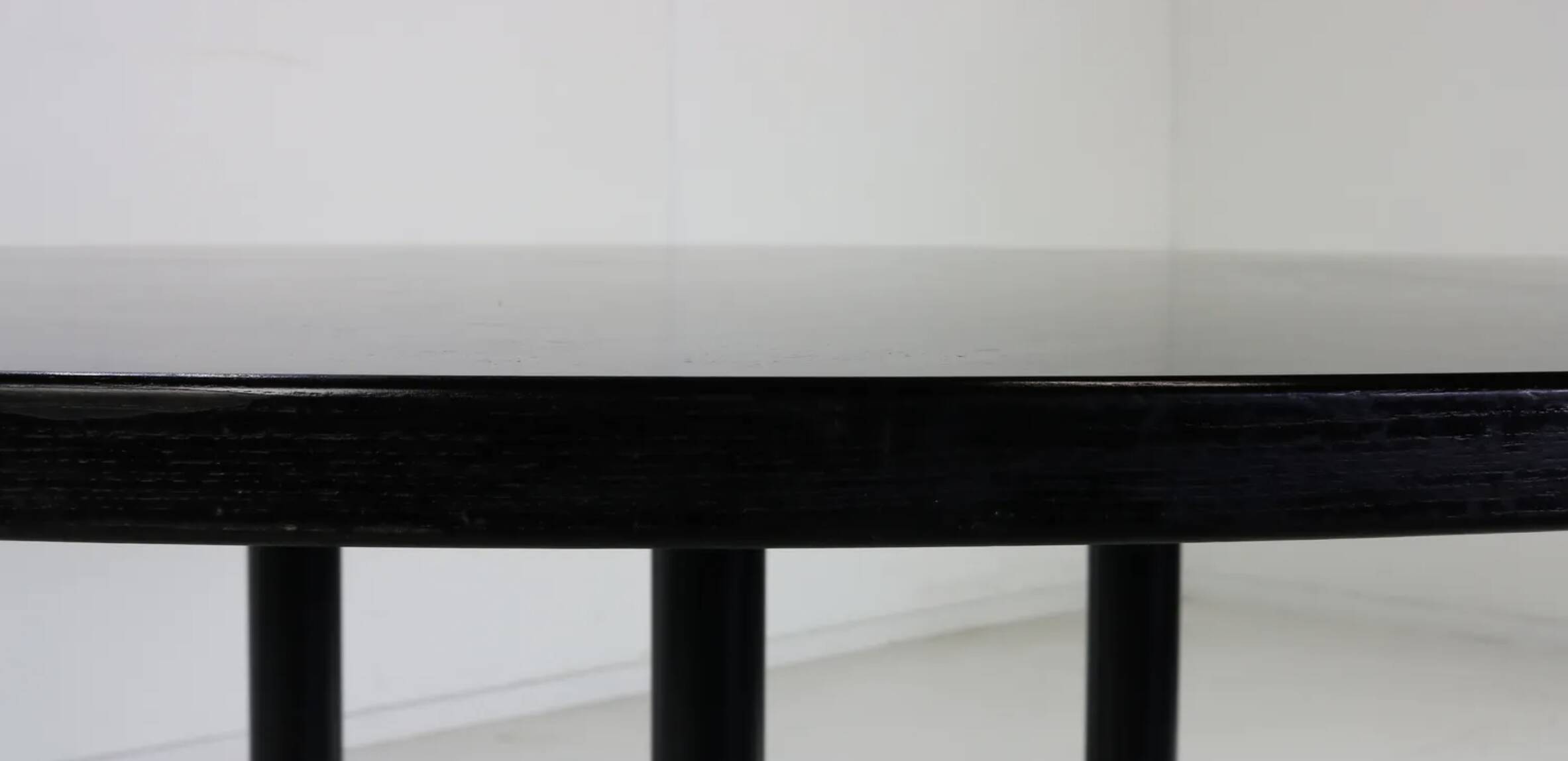 Table ronde segemented de Charles & Ray Eames