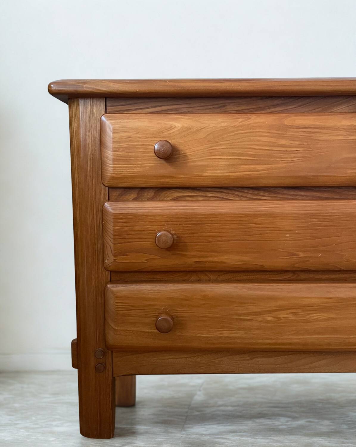 Commode en orme massif esprit Maison Regain
