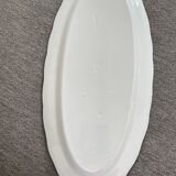 Plat de service en faïence blanc avec frise bleue