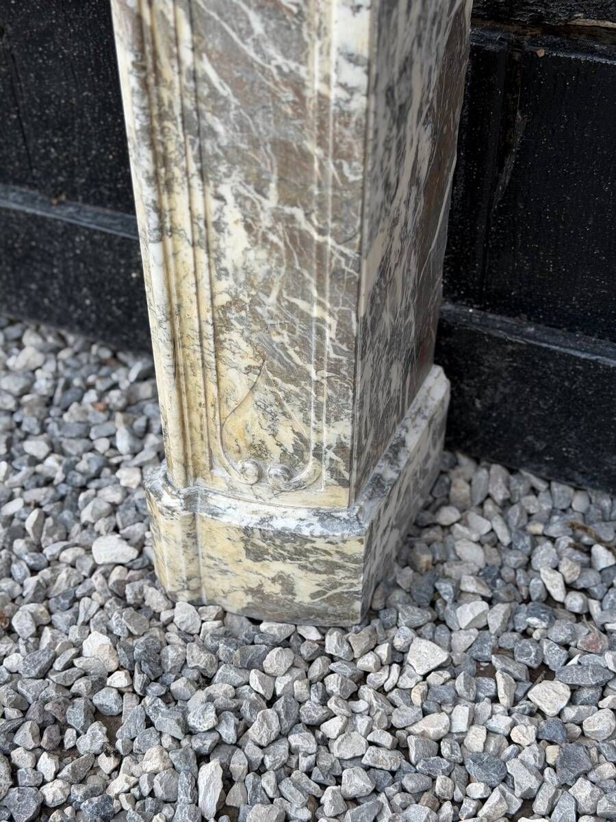 Louis XV fireplace in grey Ardennes marble, a floral basket in white marble, late 18th century.