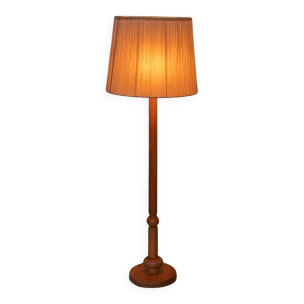 Lampe sur pied en bois suédois vintage avec abat-jour plissé années 60