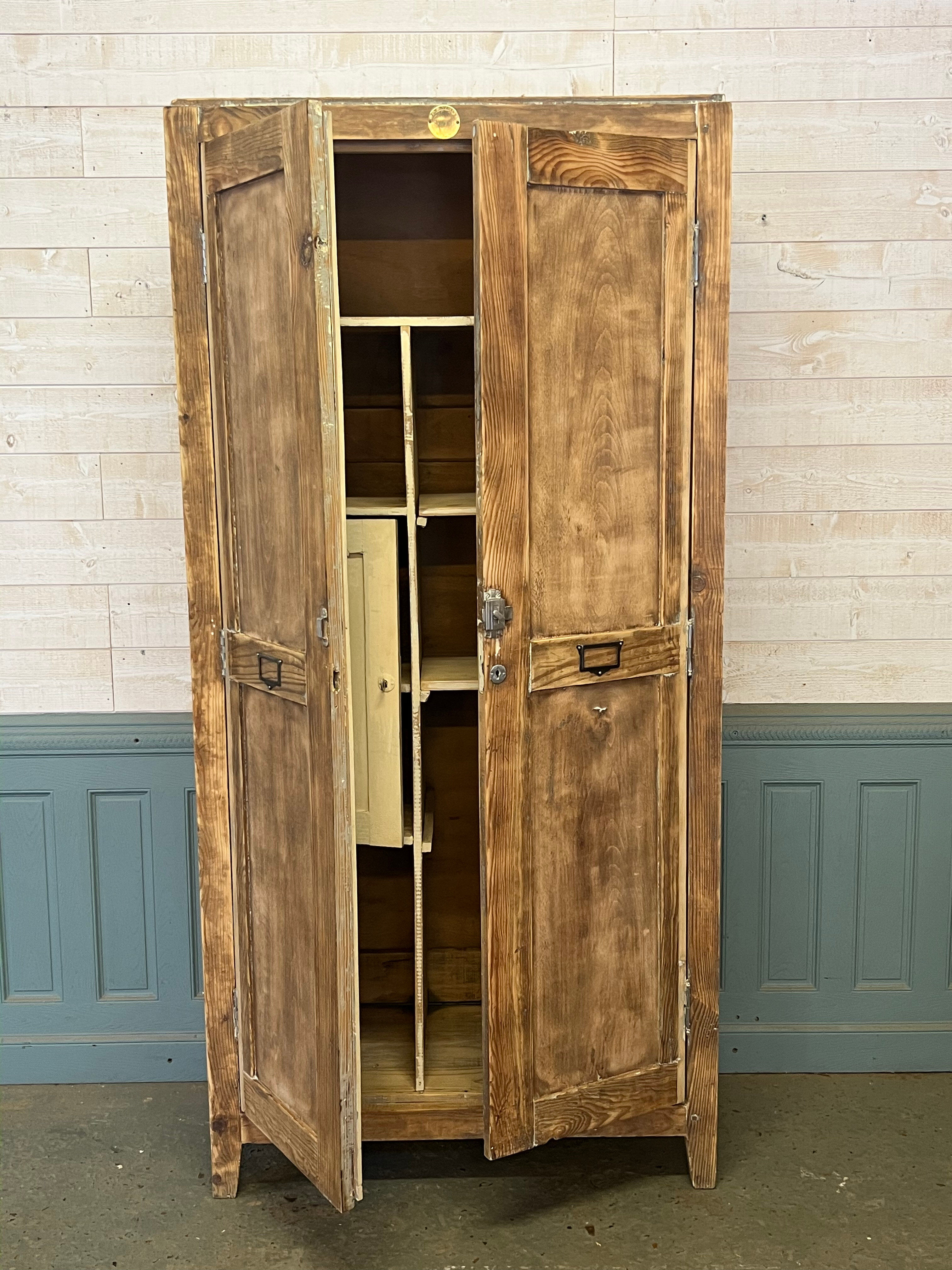 Workshop cabinet