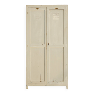 Armoire / Ancien vestiaire industriel patiné en bois / Meuble d'atelier