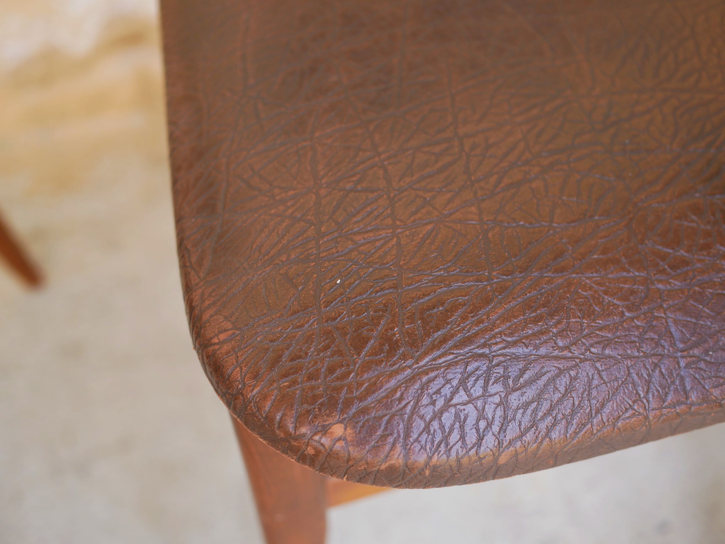 Set of 6 vintage wood and leatherette chairs