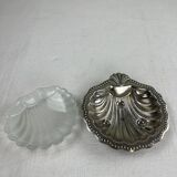 Shell-shaped catch-all tray