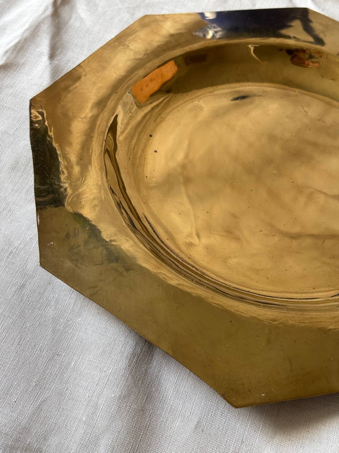 Set de 8 assiettes en métal doré vintage
