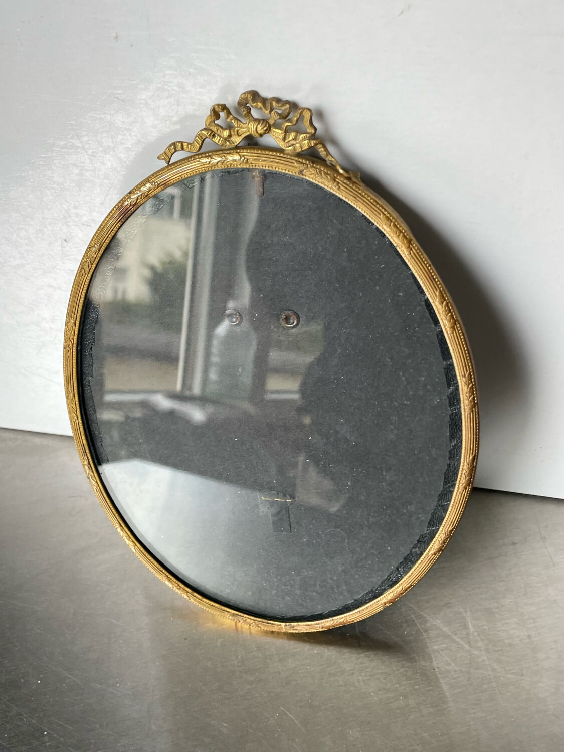 Antique metal gold colored oval picture frame brass 21.5 cm x 15.5 cm