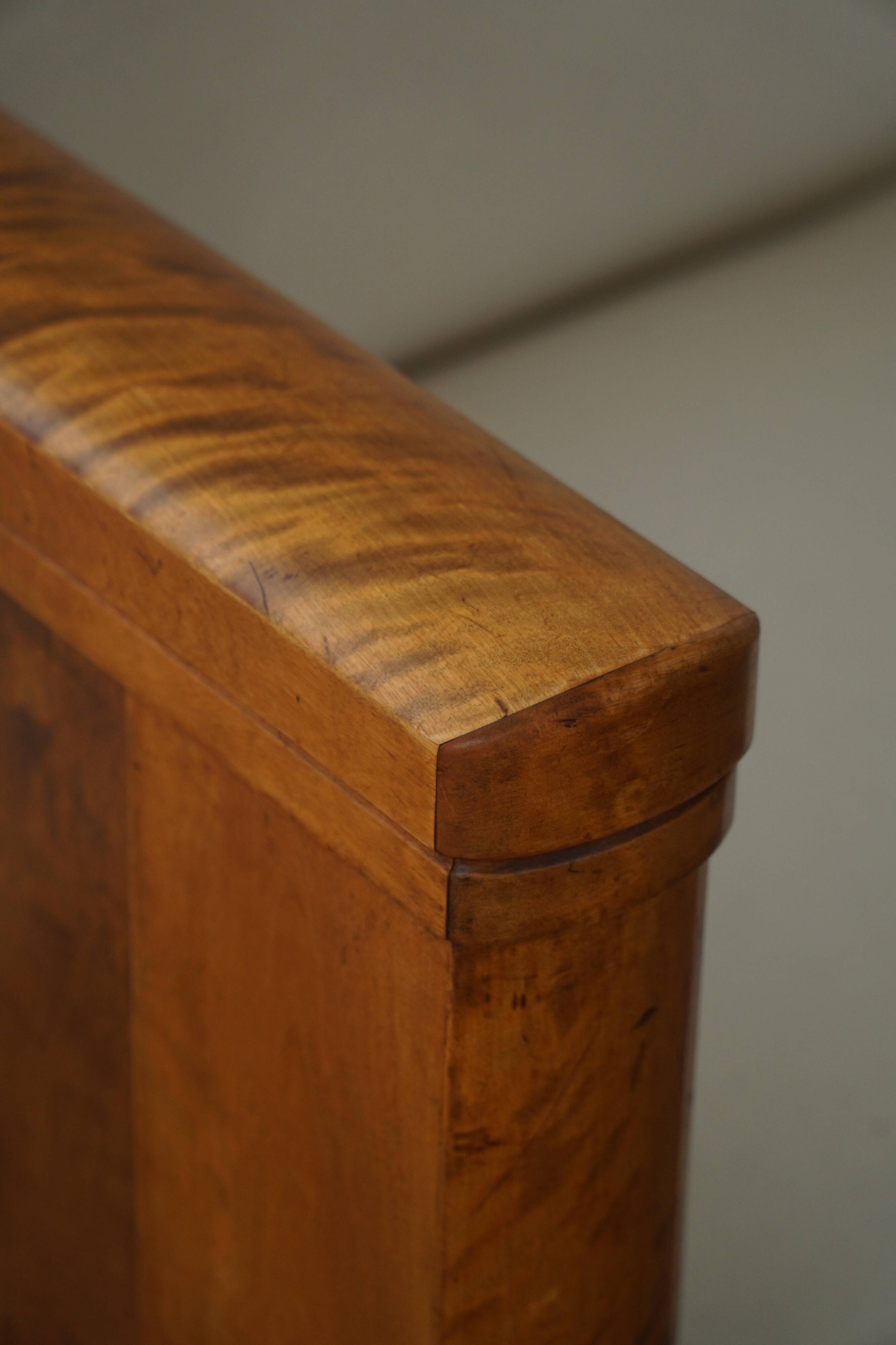 Self-supporting canapé "Karl Johan" from the early 20th century, modern Swedish style.