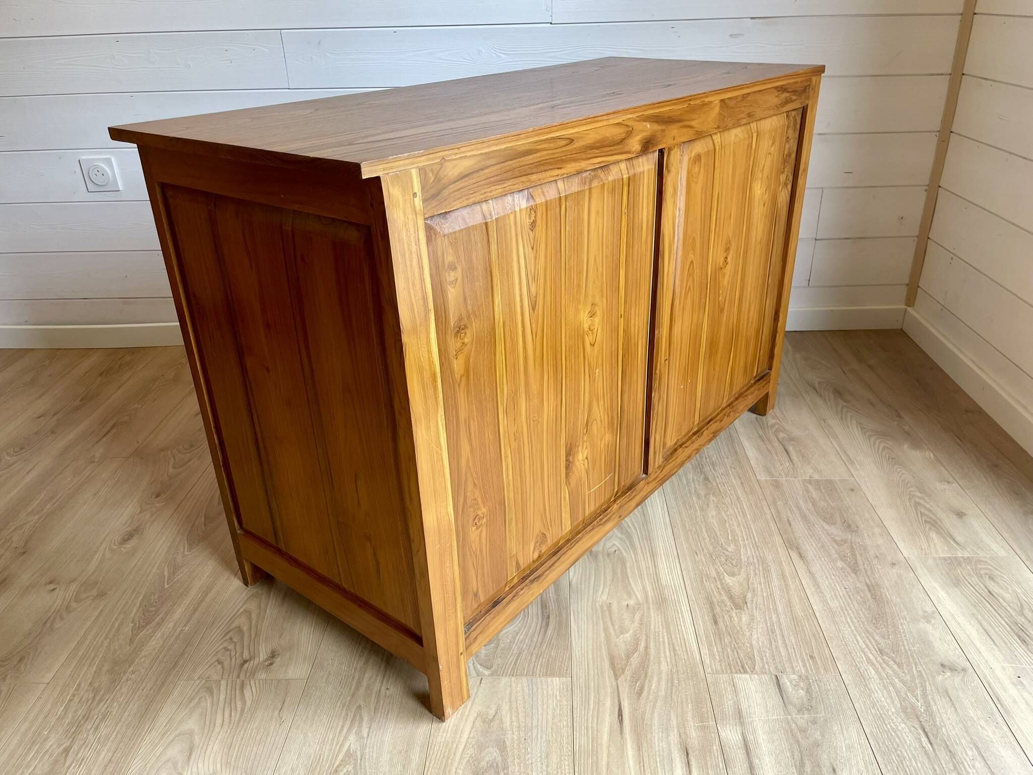 Vintage wooden desk with 1 drawer and 1 door.