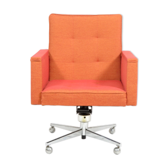 1970s swivel armchair on metal leg