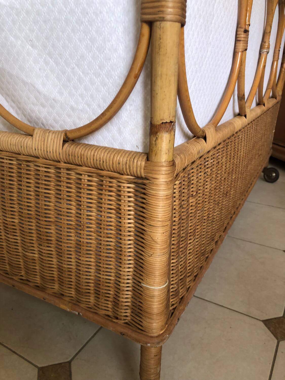 Vintage rattan baby bed