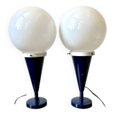 Duo de lampes à poser, pieds en métal bleu et globes opalins, années 70-80