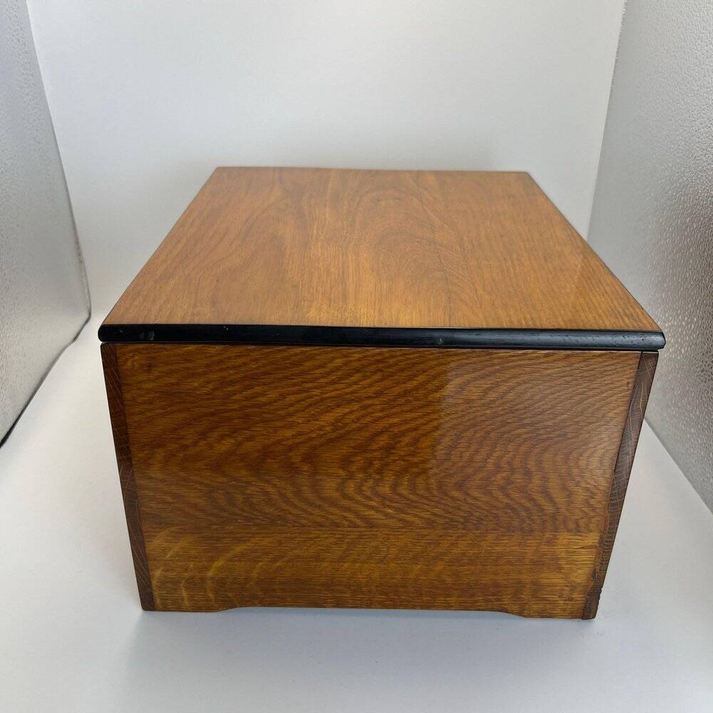 Jugendstil / Art Nouveau Box in Partly Ebonized Solid Oak, Austria, 1900