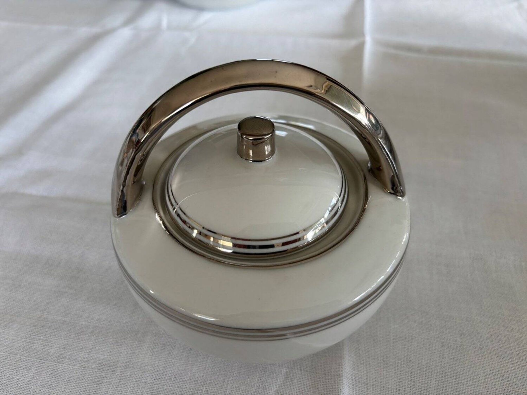 Service à thé en porcelaine Limoges Charles Ahrenfeldt filet argent Belle É