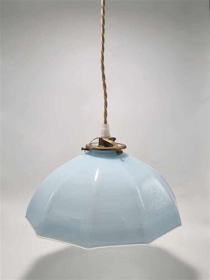 Suspension in opaline