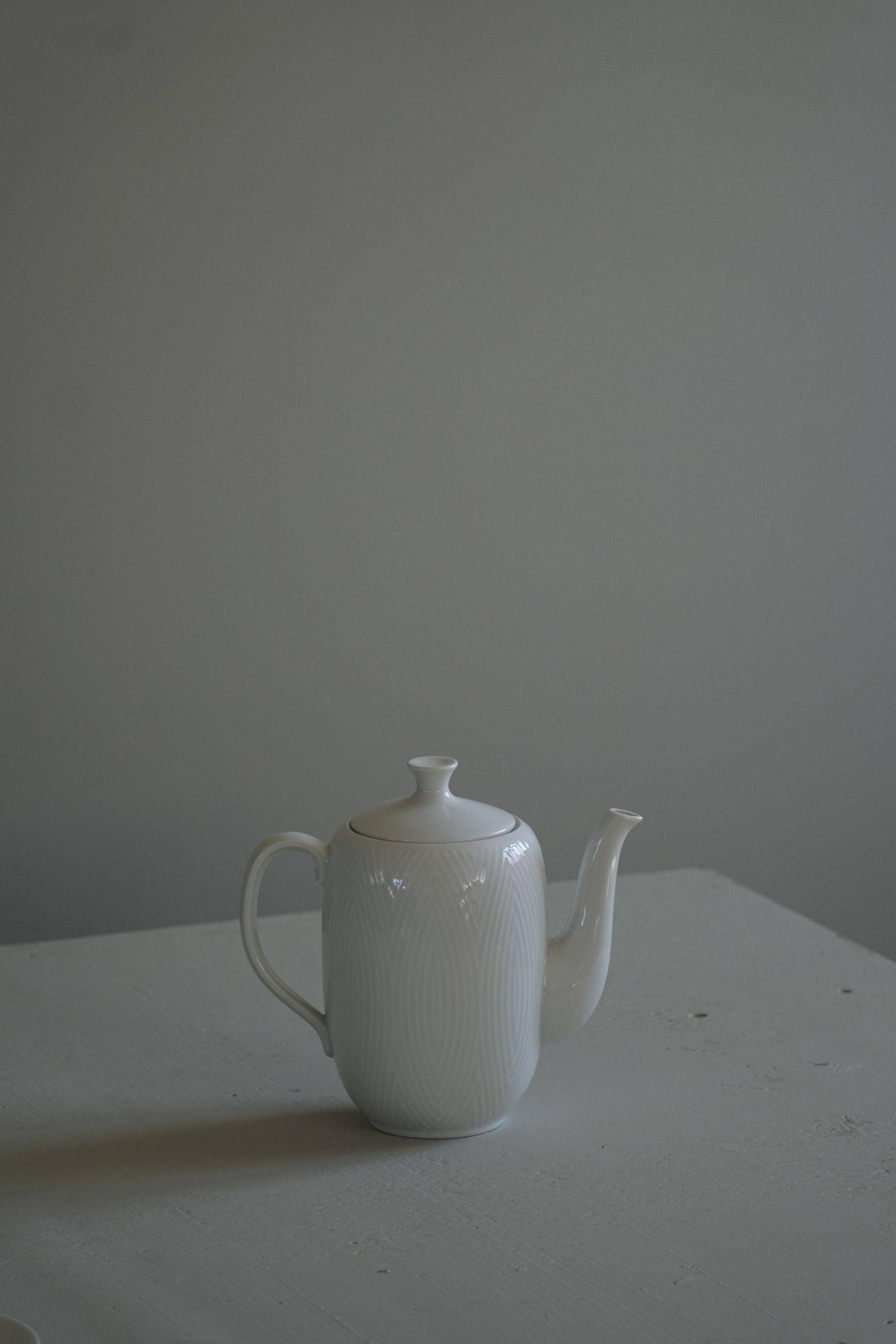 Axel Salto, Ensemble de service en porcelaine de Royal Copenhagen, milieu du siècle, 1956