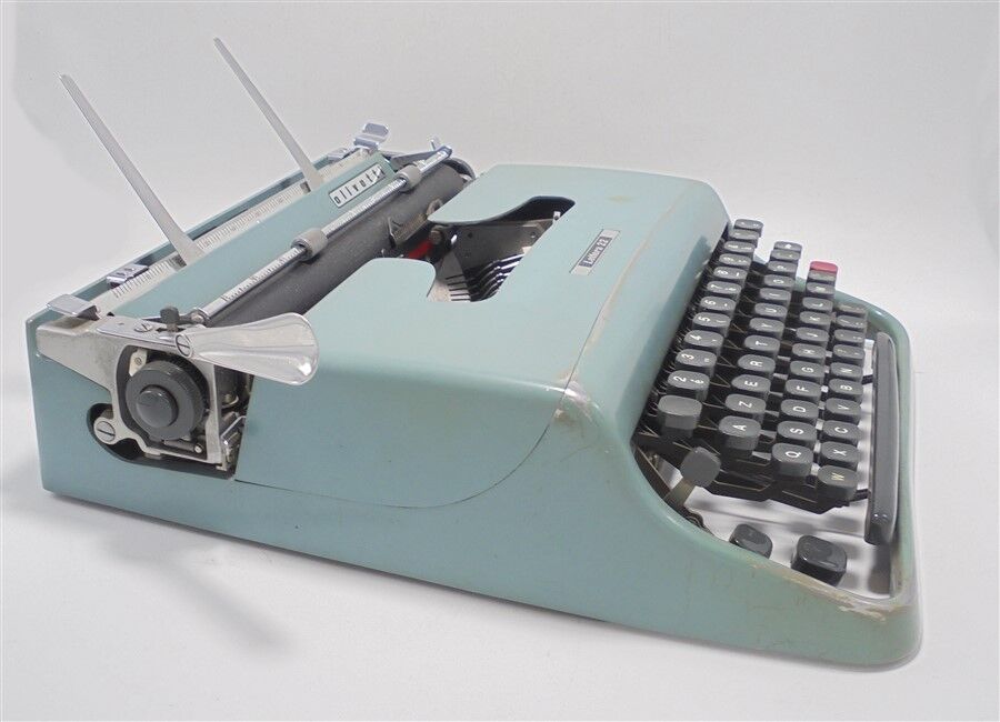 Olivetti Lettera typewriter 22