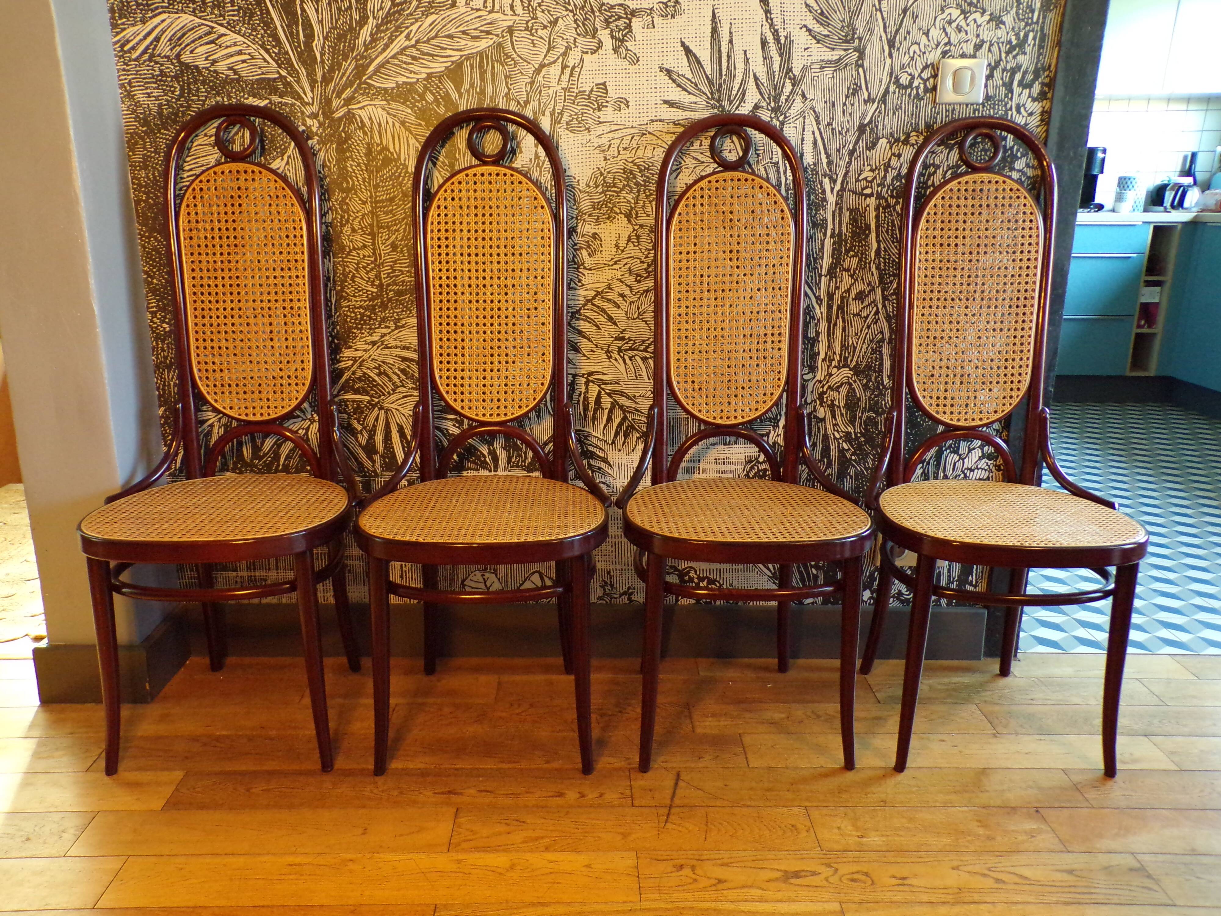 Suite 4 chaises de Repas Thonet 207R