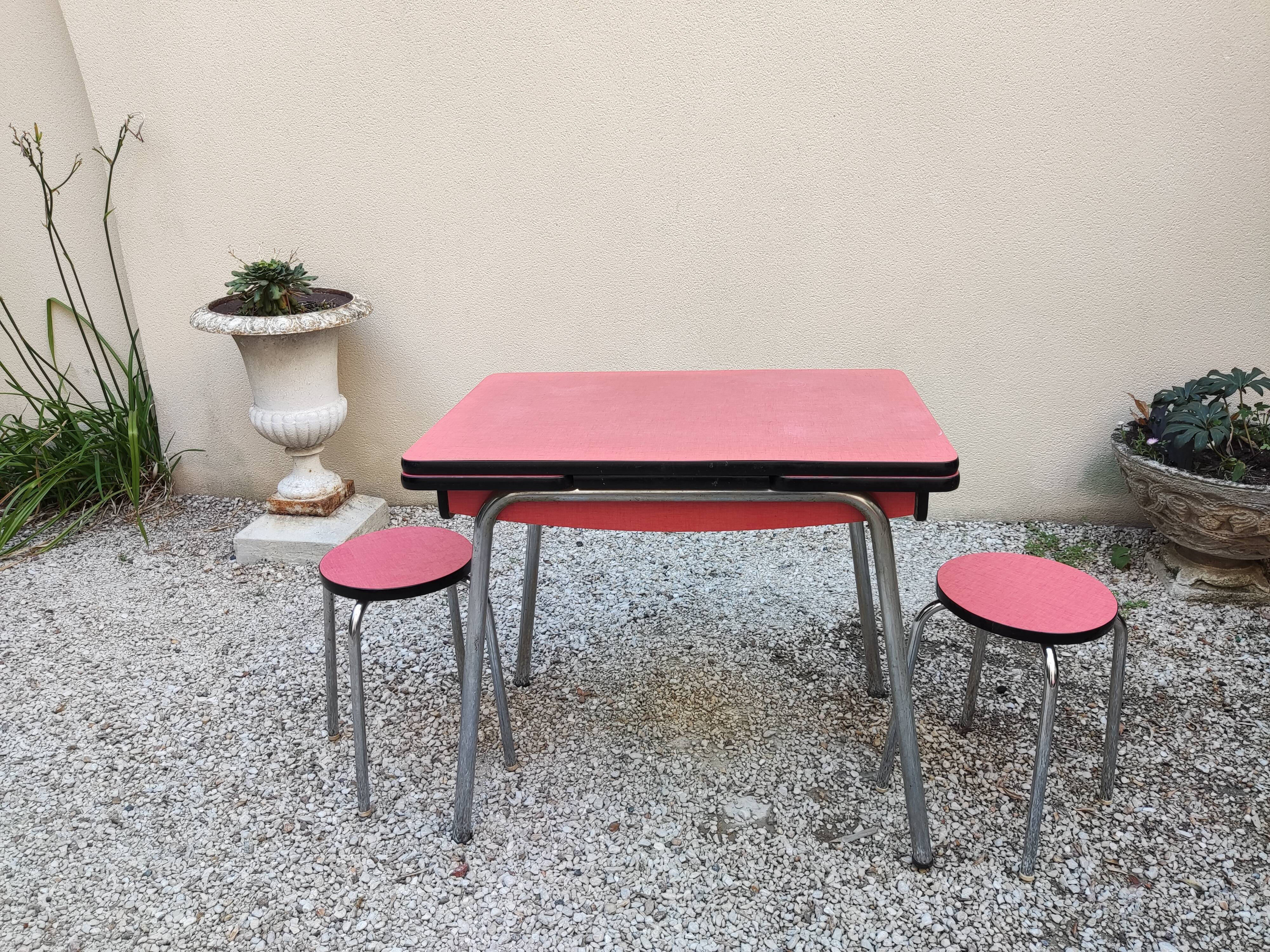 Table with two stools in red formica