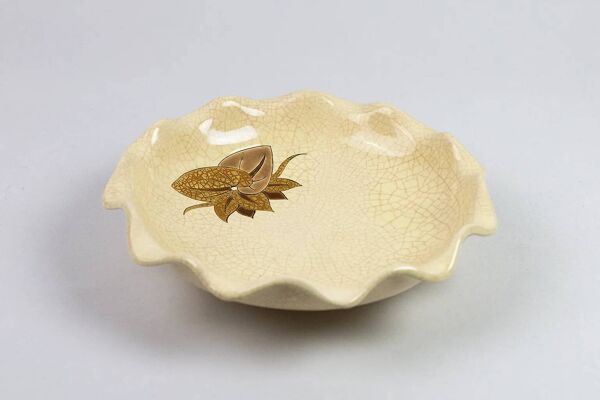 Coupe et boîte Longwy en émaux craquelés beige à décor doré