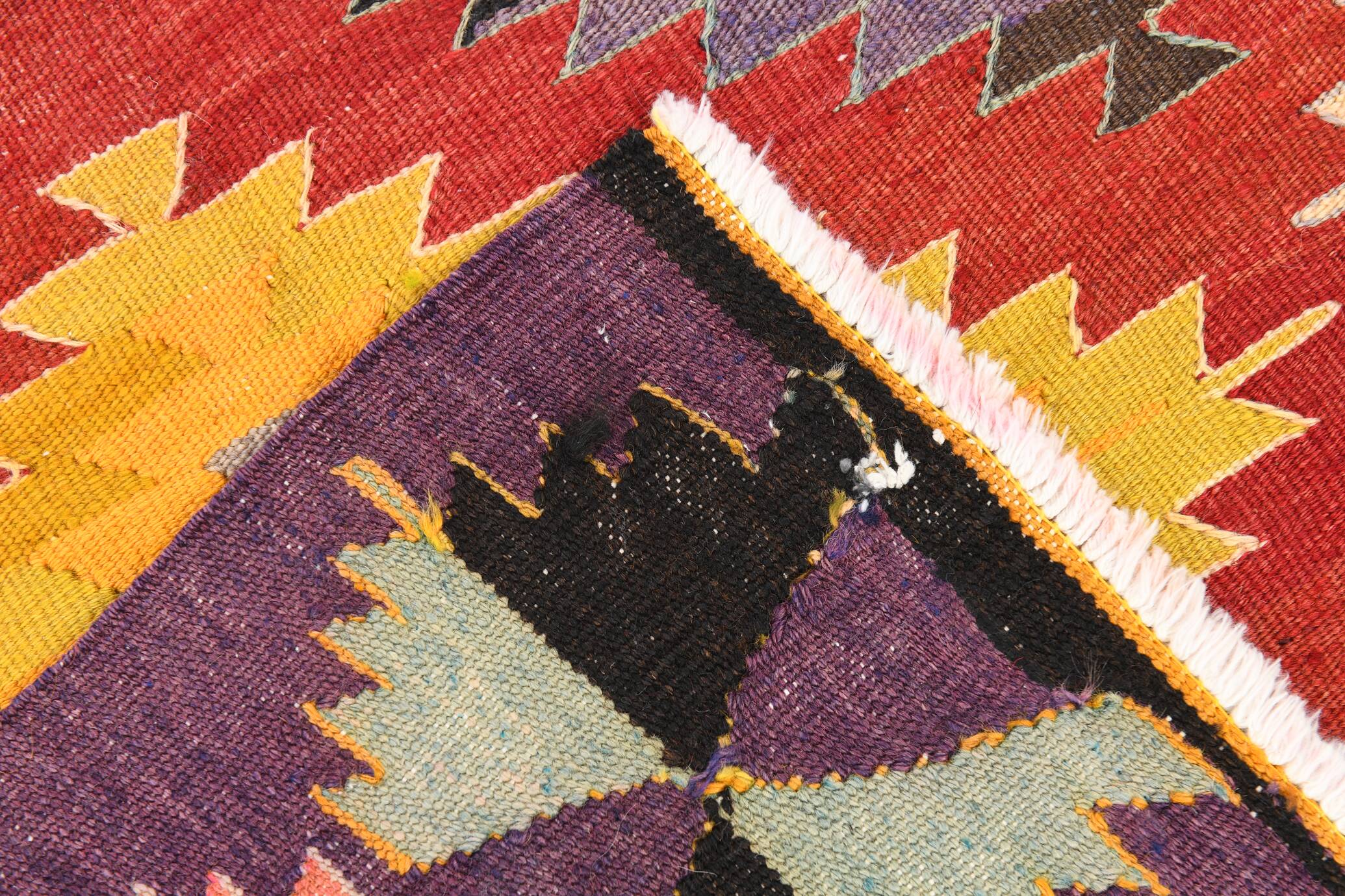 Tapis Kilim vintage en laine rouge clair et jaune 5x8, 155x245 cm