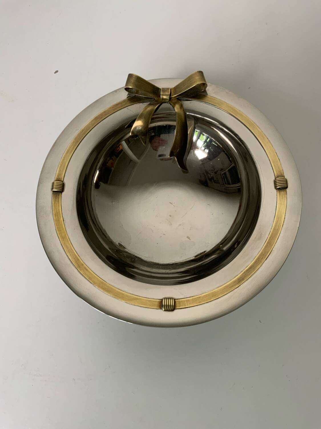 Metal pocket emptier