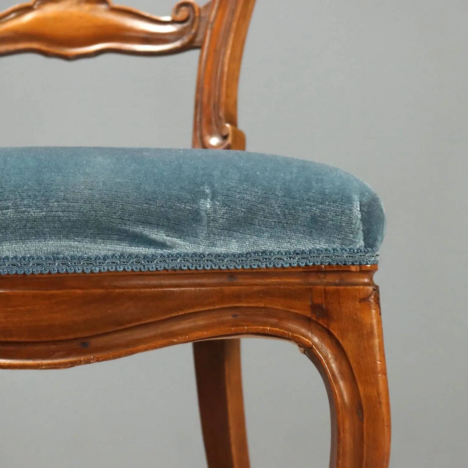 Antique Louis-Philippe chairs in walnut and velvet, Italy, 19th century.