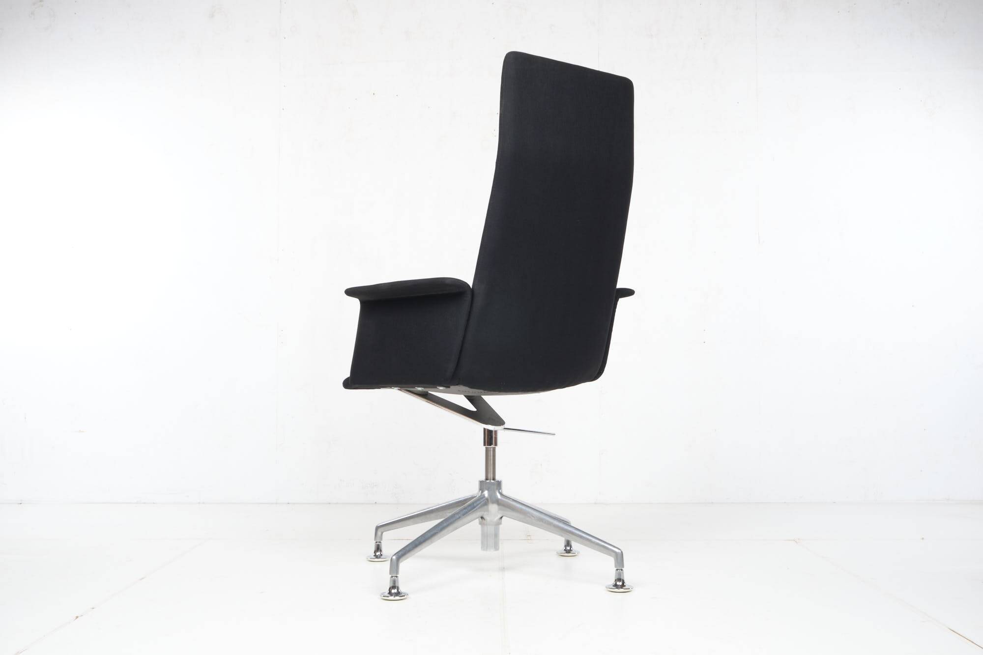 Conference chair, Brunner, with textile cover, black, chrome