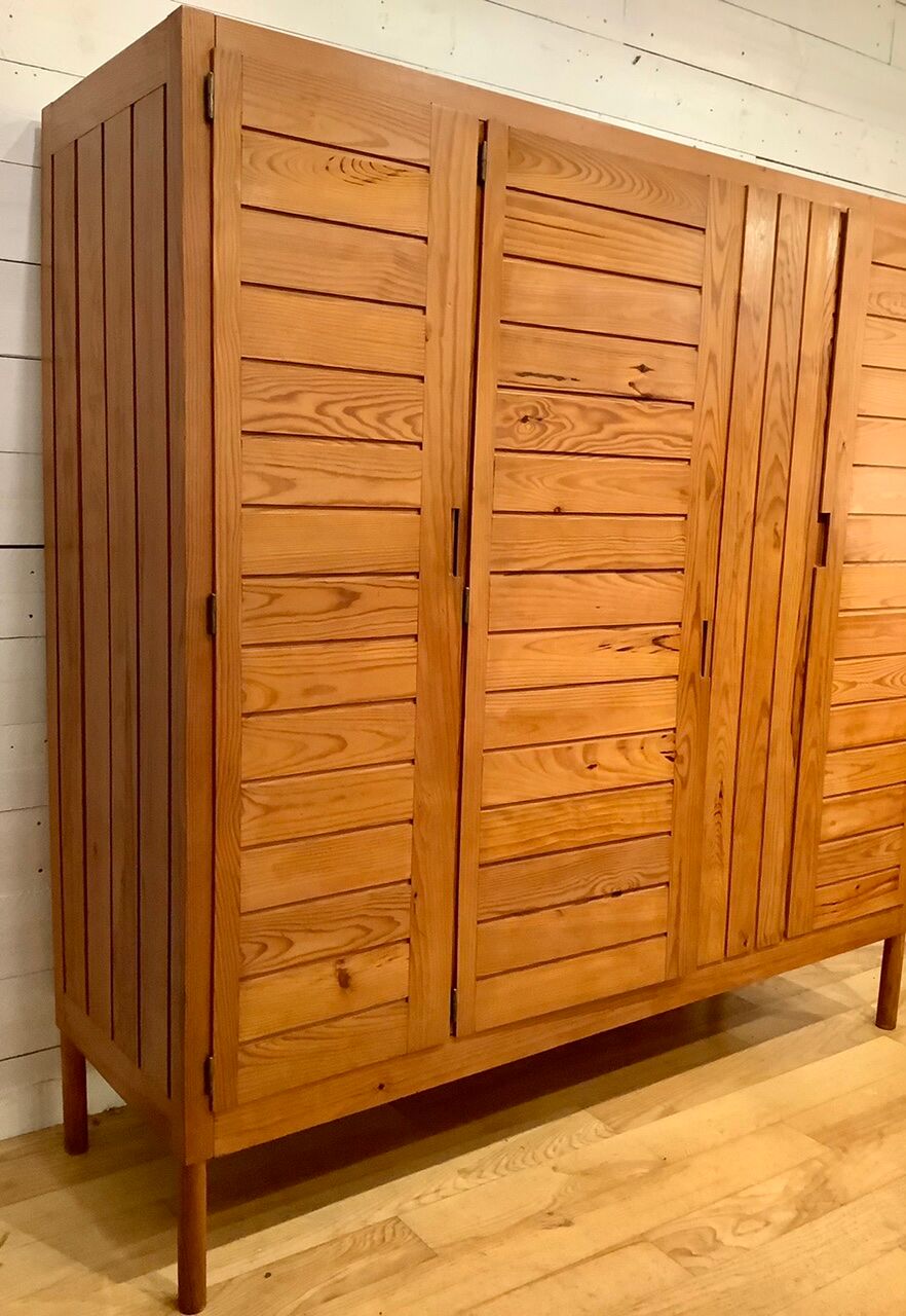 "Weekend" wardrobe in pine of the Landes by Pierre Gautier Delaye for Vergnères, France 1956