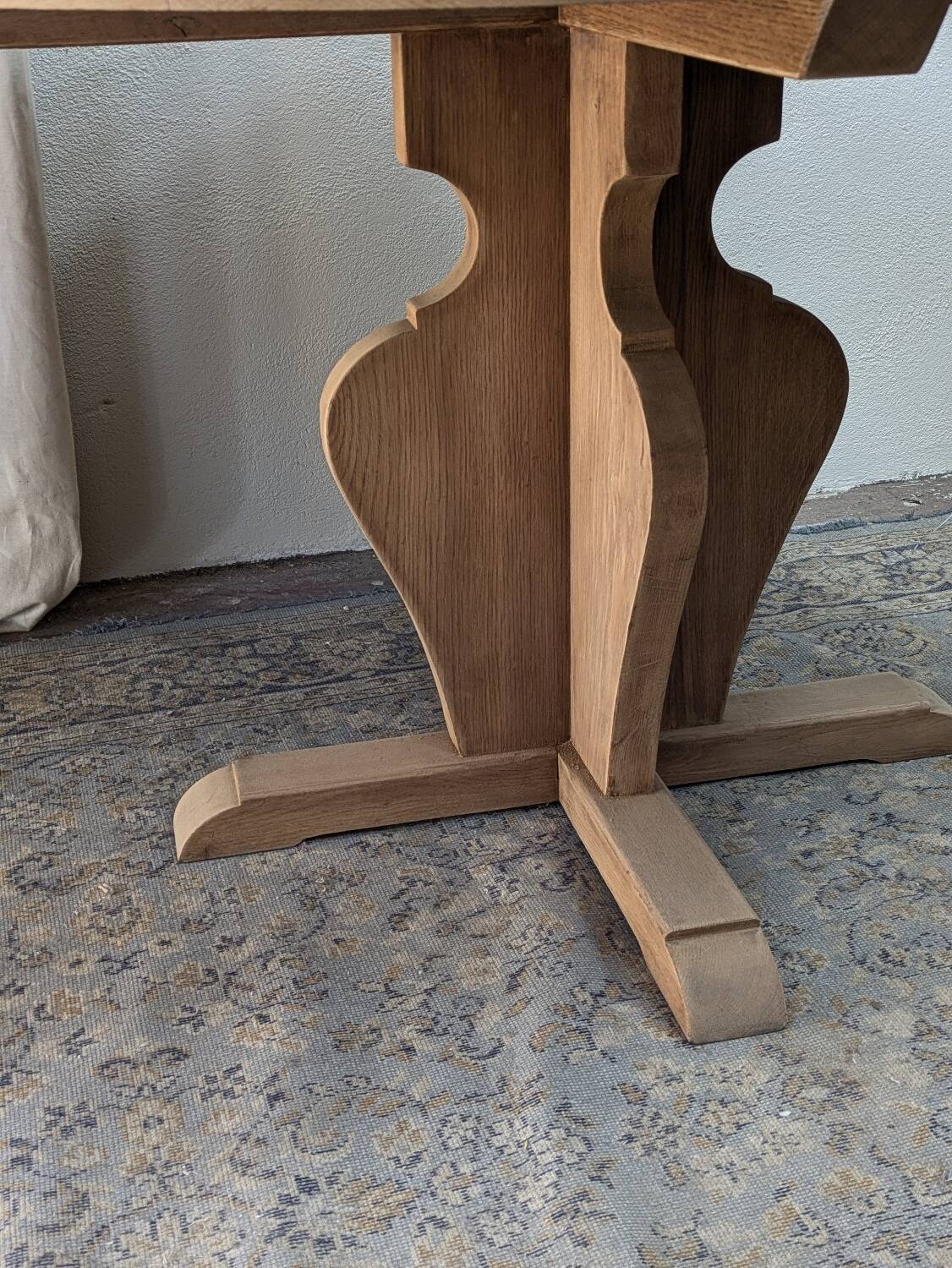 Round table in raw oak