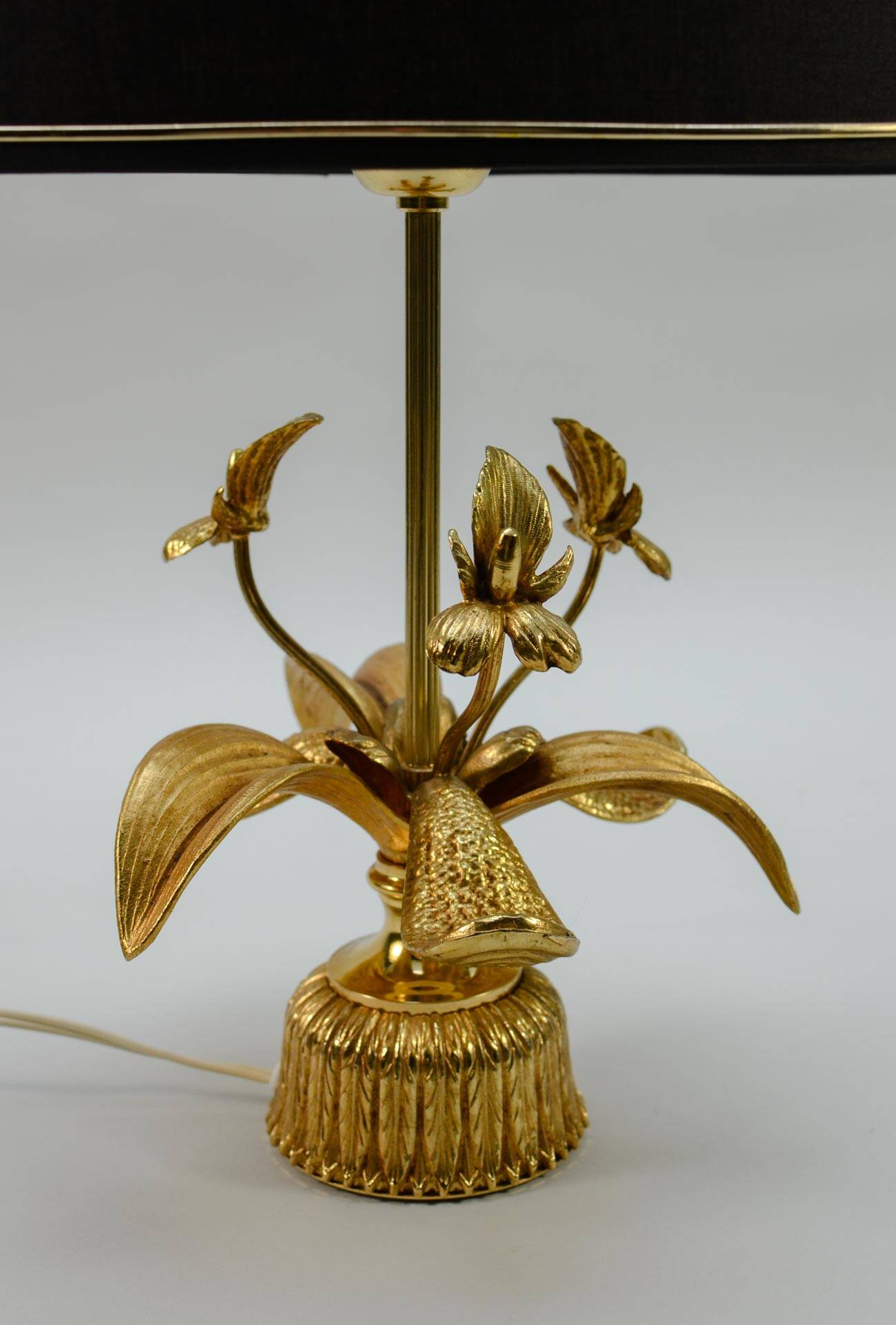 Exclusive Mid-Century Design Brass 'Fleur de Lis' Table Lamp, 1960s