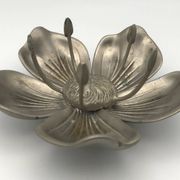 Vintage lotus flower ashtray with 5 removable petals in silver metal