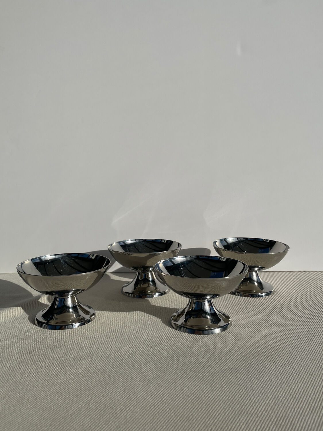 Set of 4 metal glasses / vintage stainless steel ice cream cups on a stand.