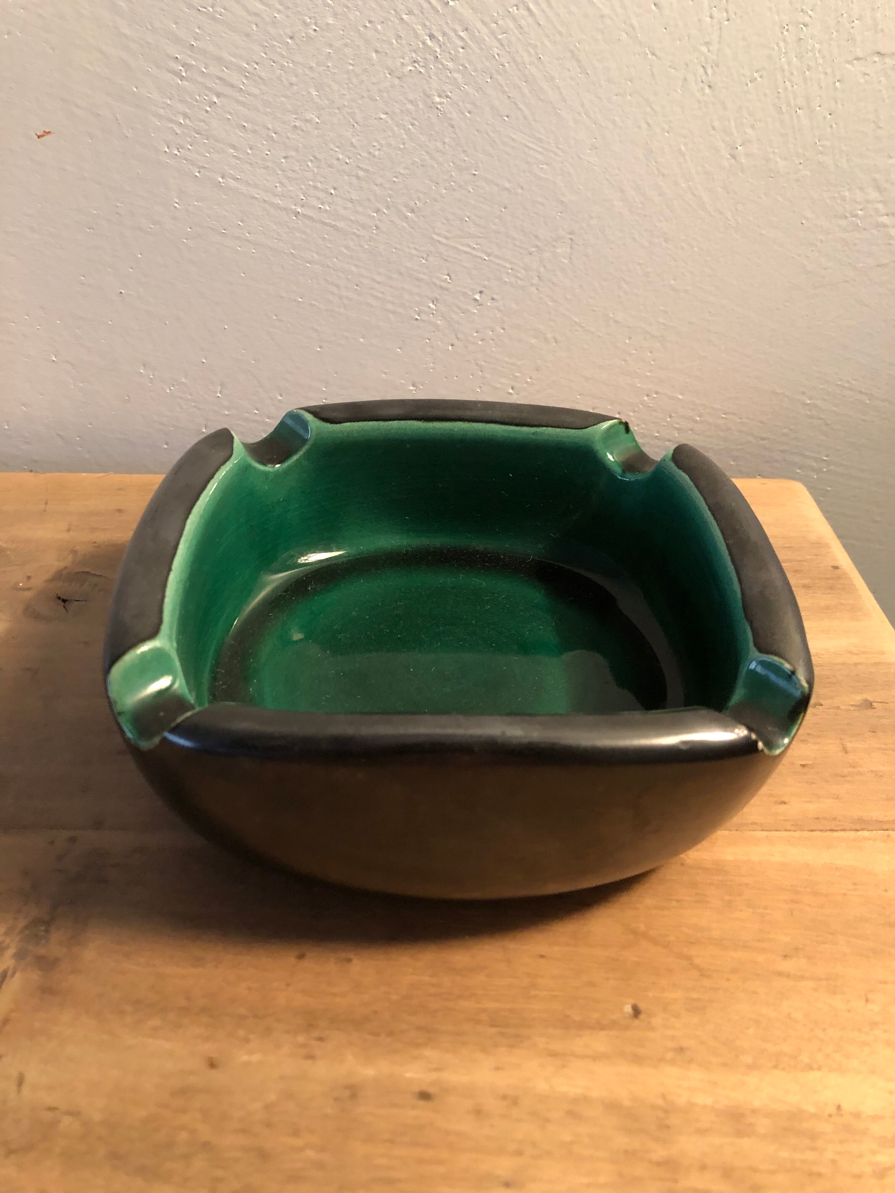 Enamelled ceramic ashtray