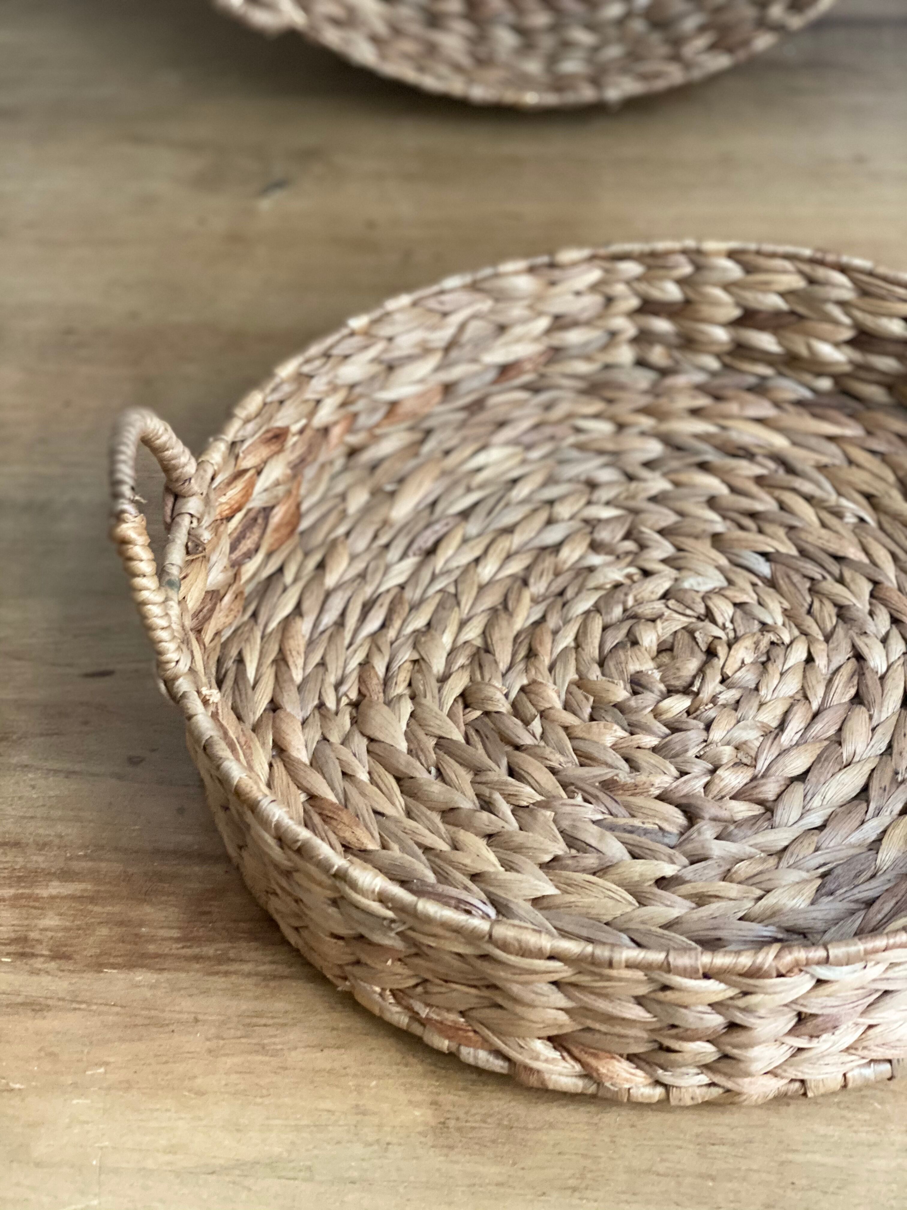 Round top in vintage braided rattan