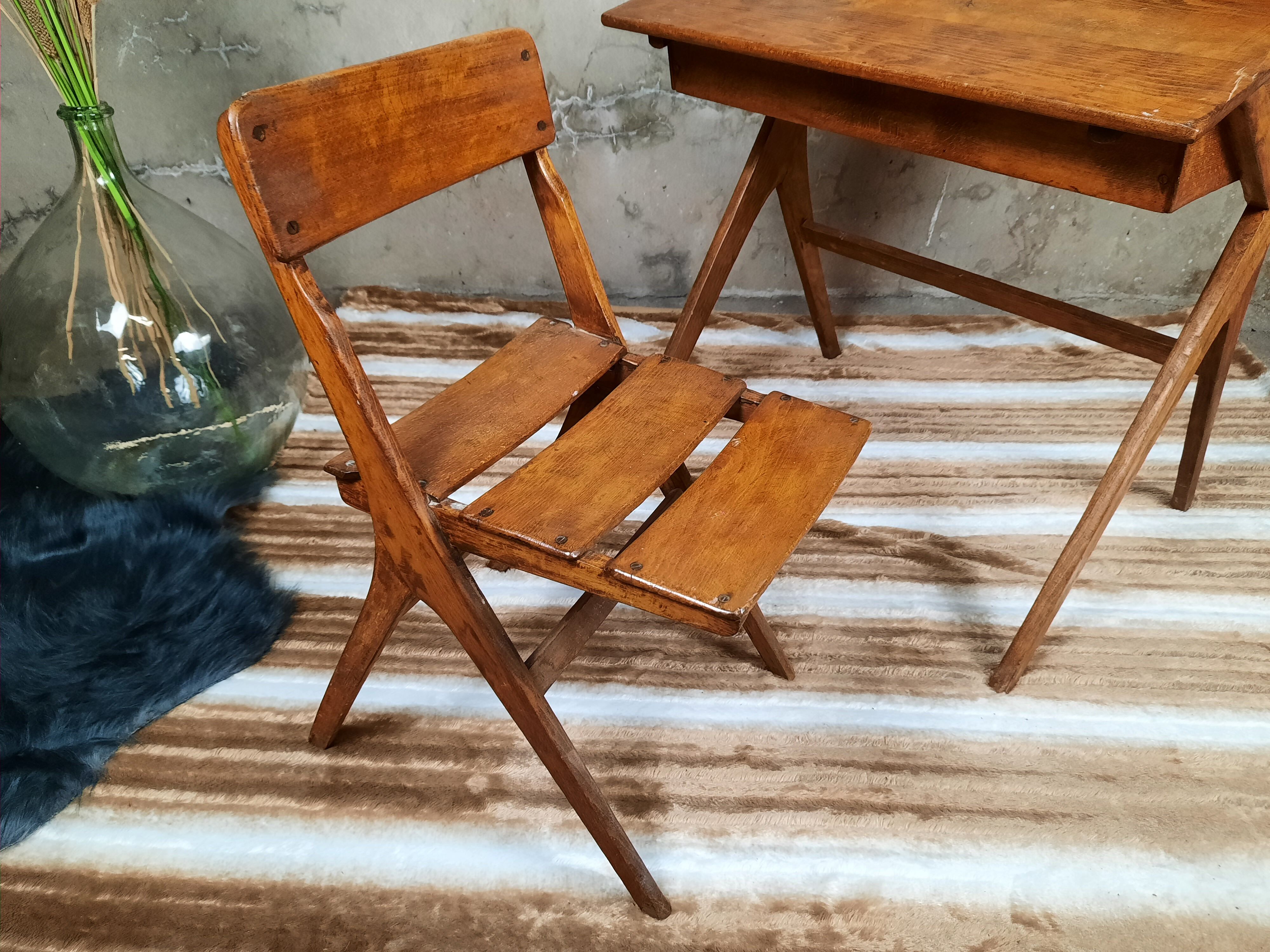 Scandinavian children's desk with its chair