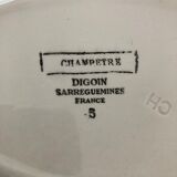 Lot de 9 assiettes et plat Digoin Sarreguemines modèle Champêtre motif œillets rouges