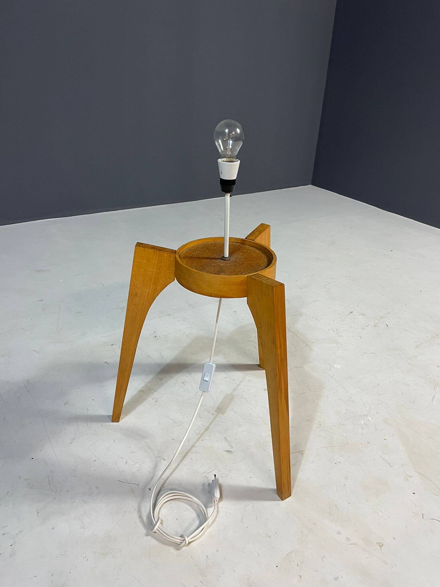 Grand lampadaire ULUV, bois et verre dépoli, Tchécoslovaquie, années 1960