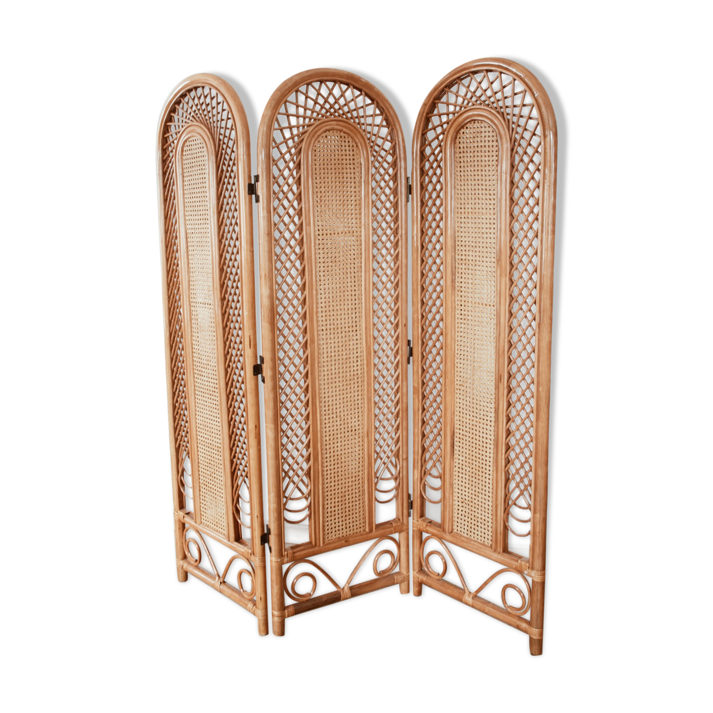 Rattan and cannage screen