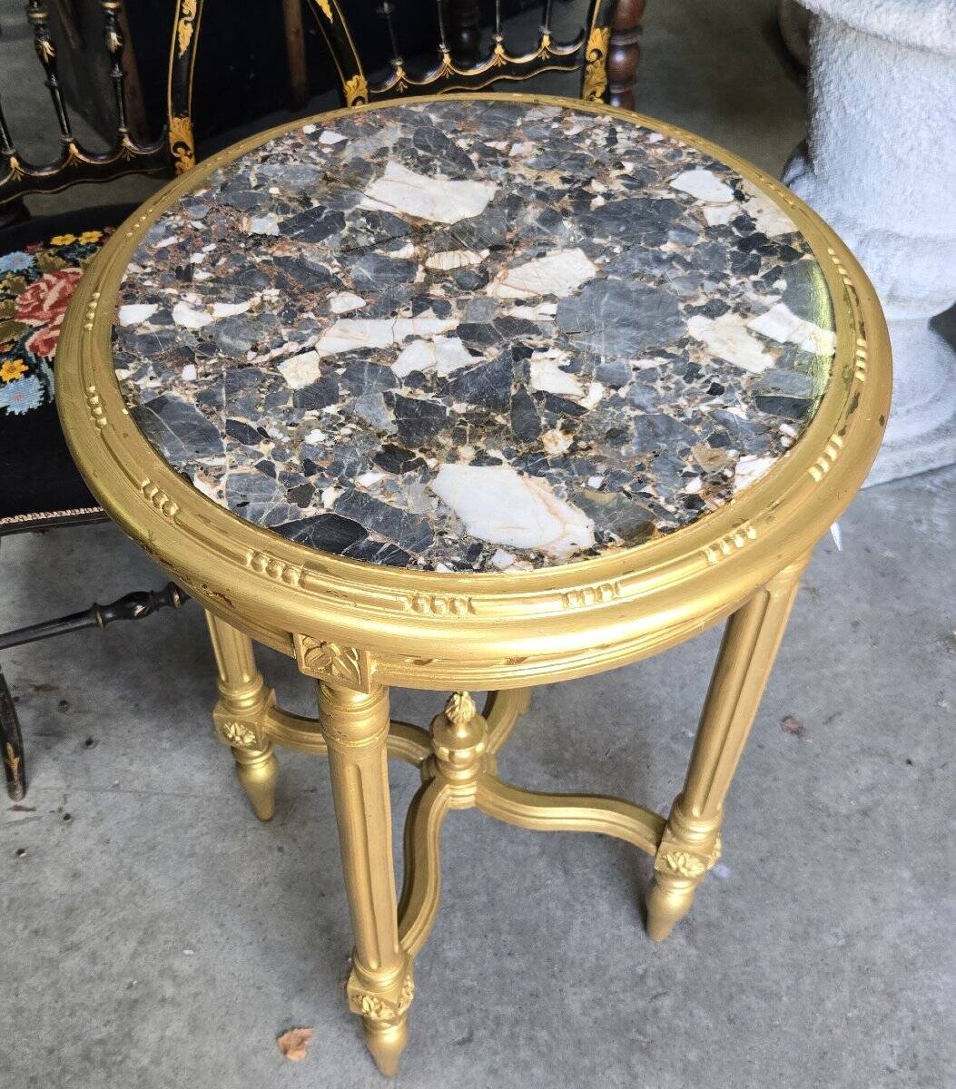 guéridon rond en bois doré, de style Louis XVI