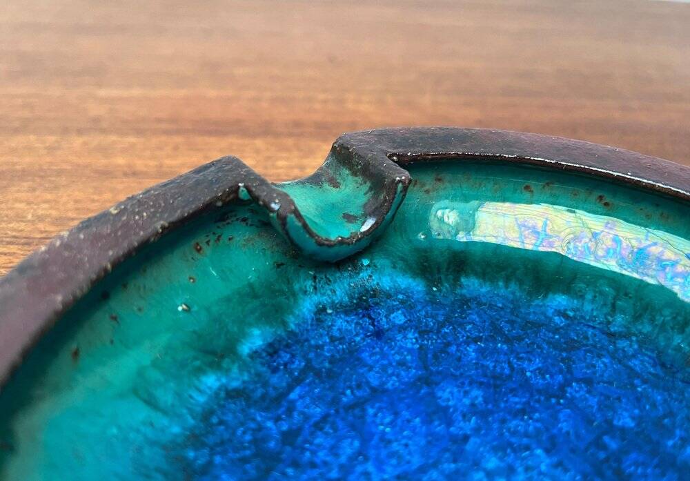 Ashtray or bowl in brutalist studio pottery by Gerhard Liebenthron, mid-century, 1960s, 1968.