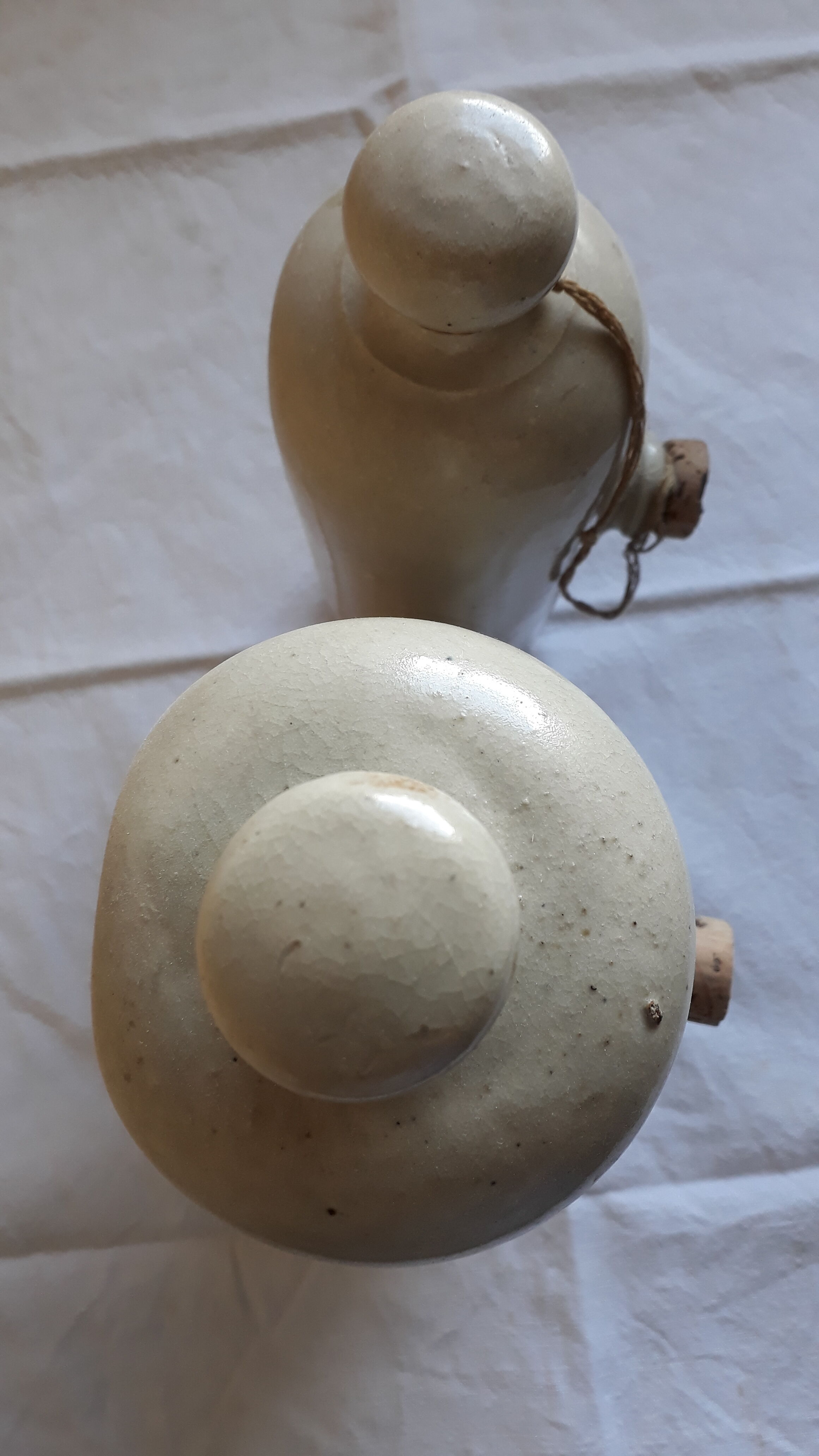 Lot 2 old hot water bottles in enamelled sandstone