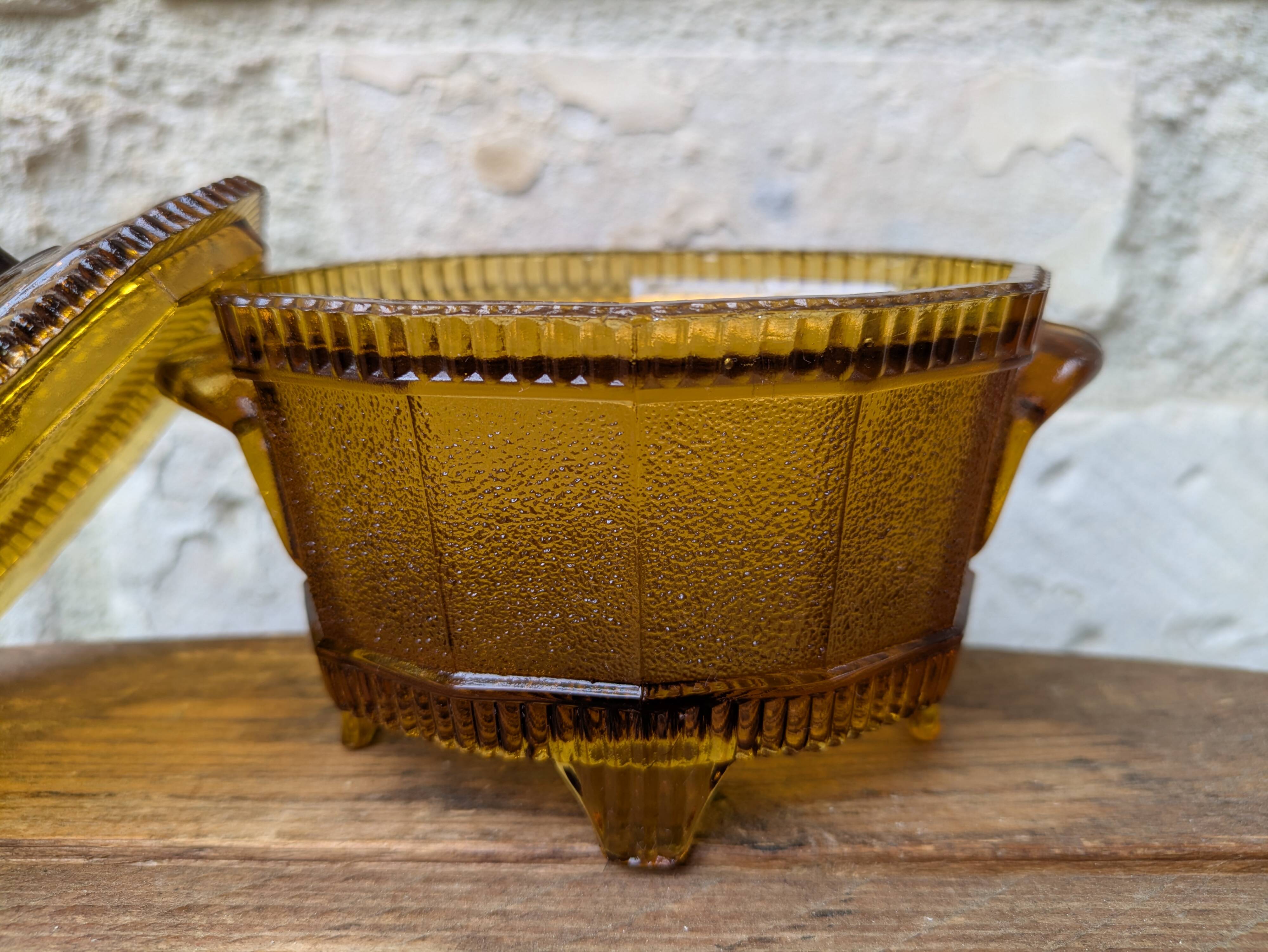 Amber glass bonbonnière with lid
