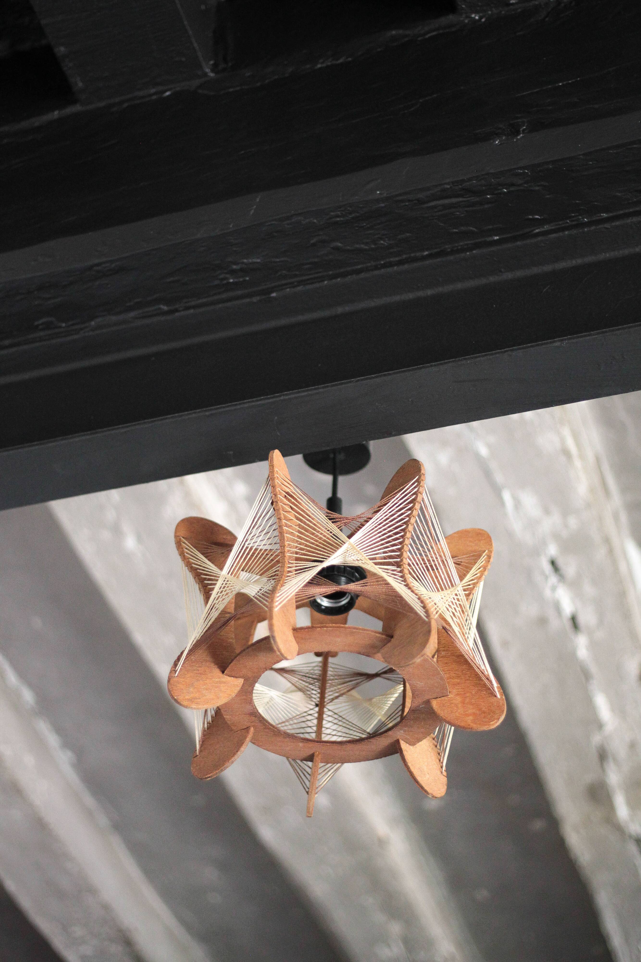 Suspension bois et fils tendus scandinave vintage, lustre, lampe de plafond