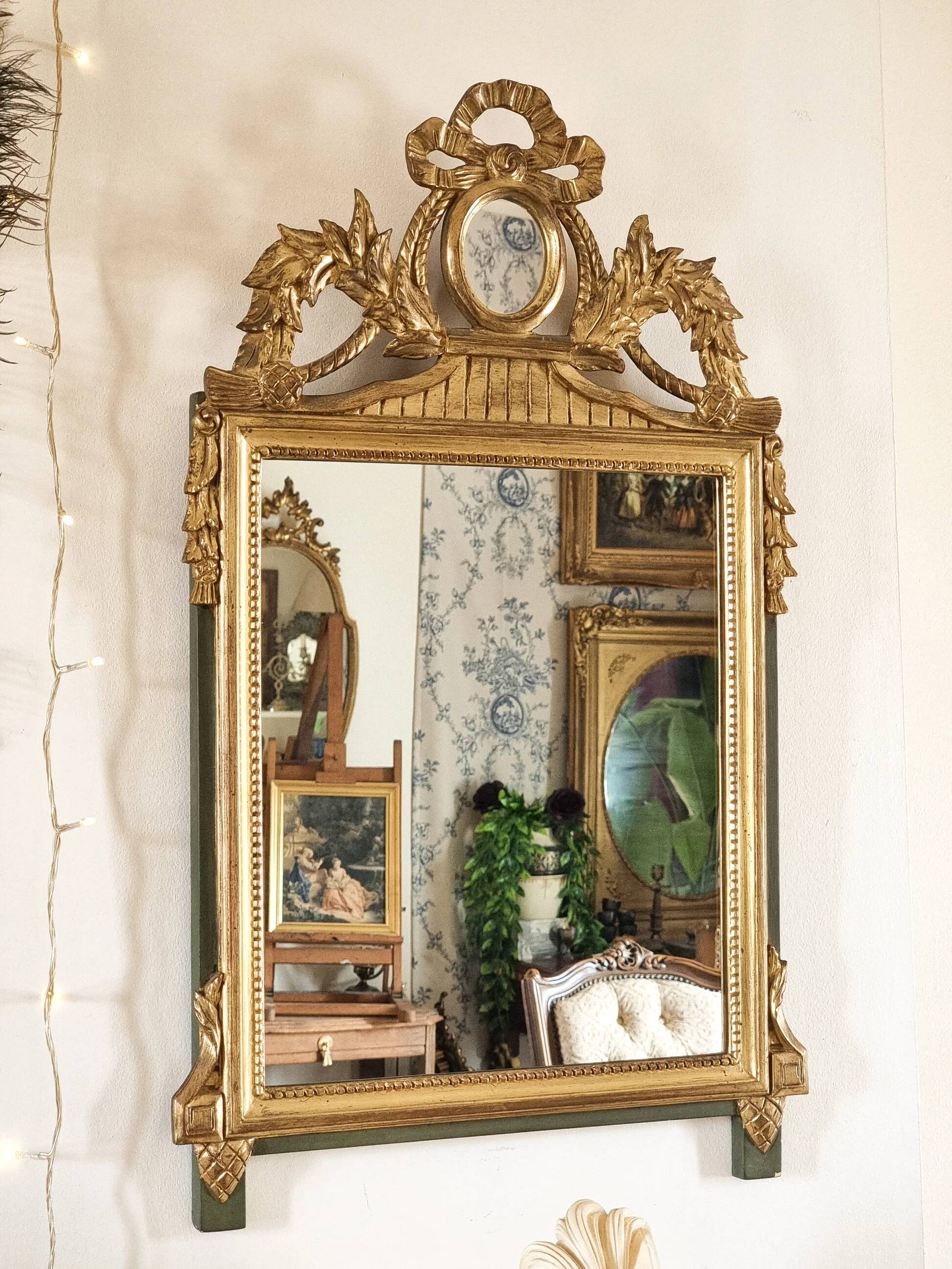 The Louis XVI - pediment mirror