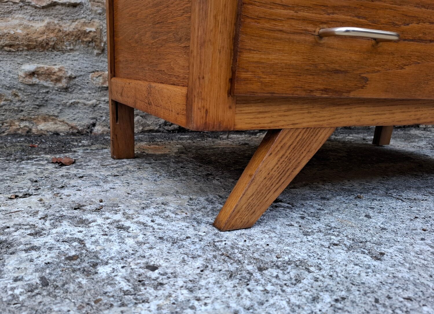 Compass foot chest of drawers