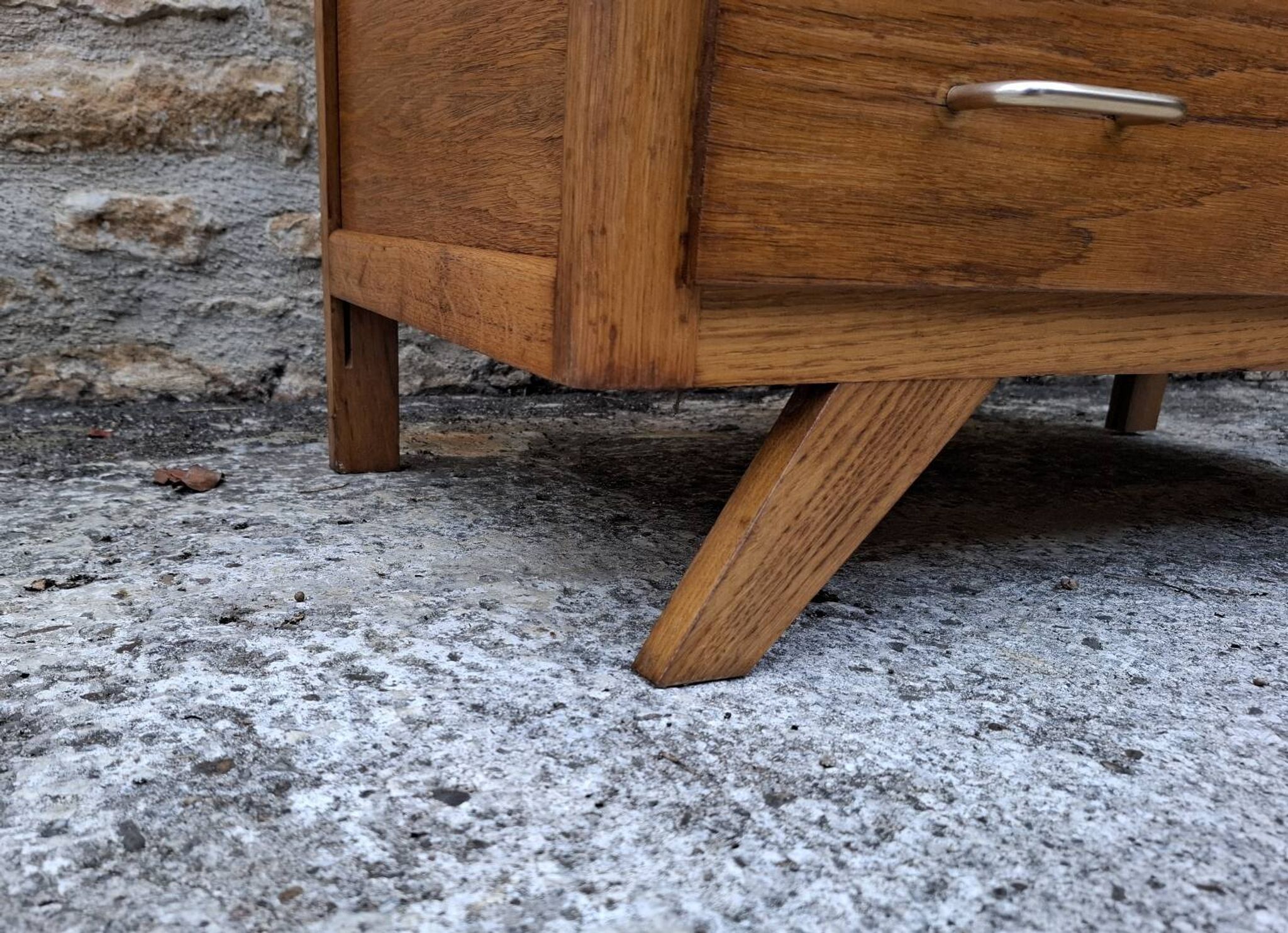 Compass leg chest of drawers