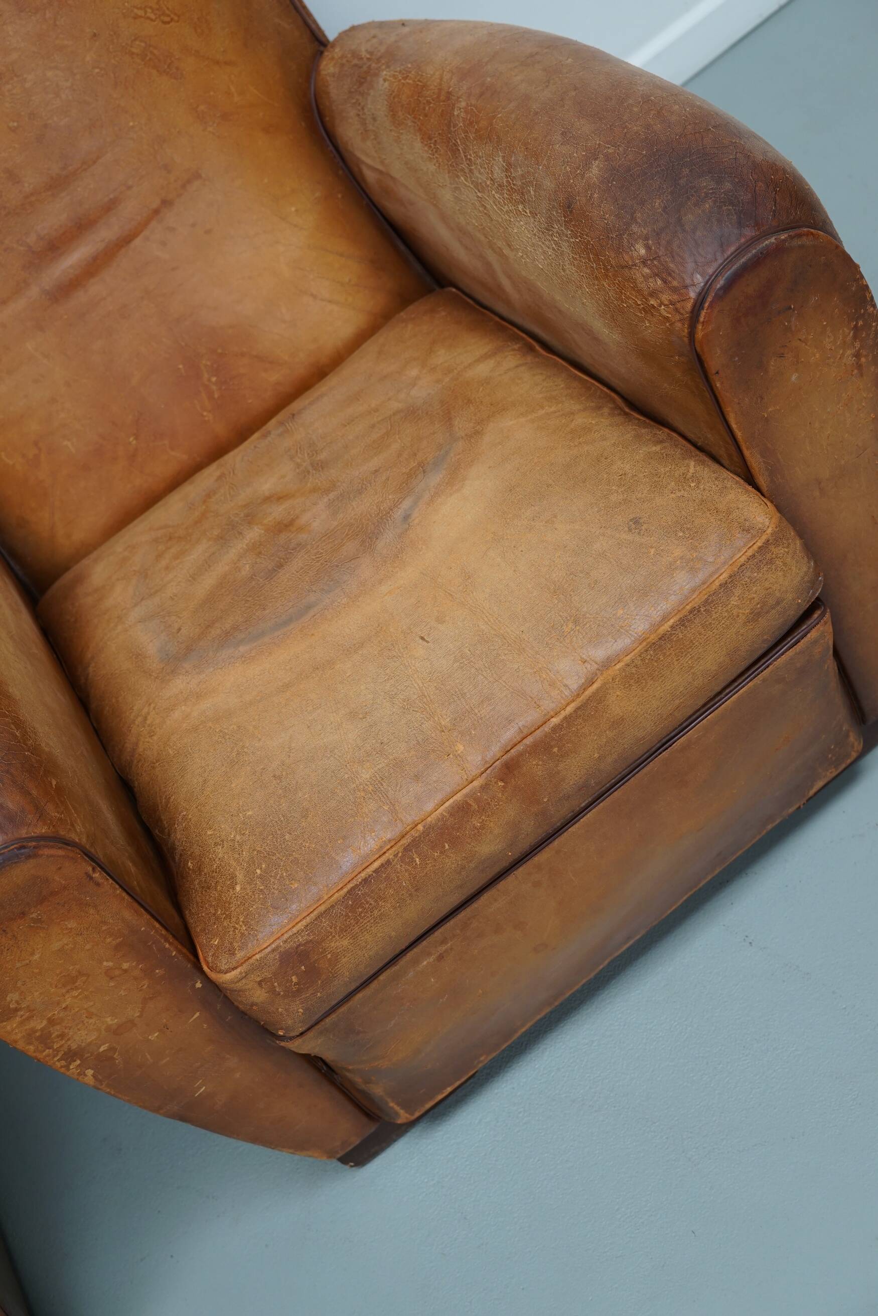 Paire de fauteuils club vintage en cuir cognac français, lot de 2